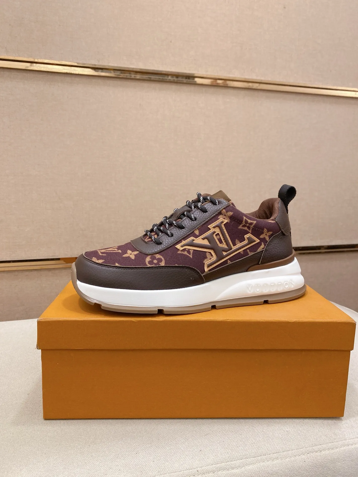 Factory price: 442💰🎉🎉LV~Louis Vuitton trendy men's shoes, new shipments, latest matching, same style as the official website, super high quality, best-selling season [strong][strong][strong] Selected first-layer cowhide, comfortable and breathable mesh lining, original last, comfortable on the feet, wear-resistant rubber outsole, size: 38-44.